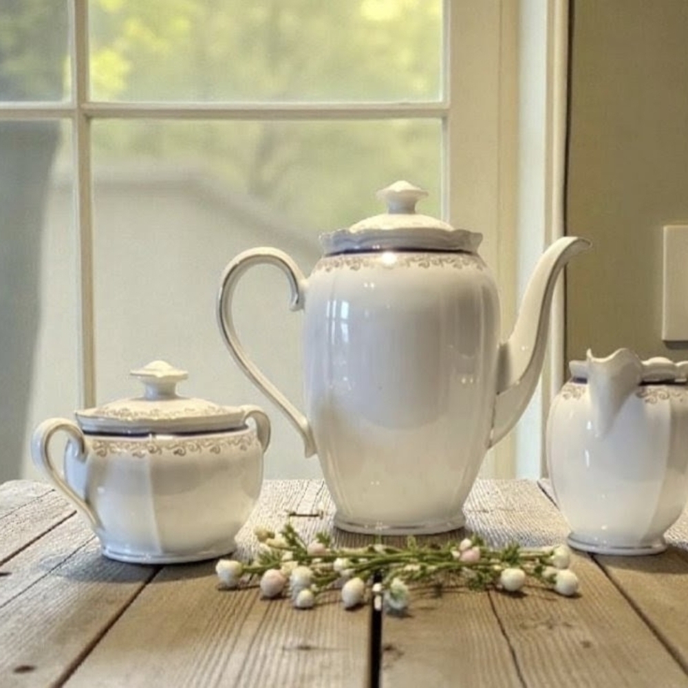 Stadtlengsfeld Teapot with Cream Jug and Sugar Bowl.